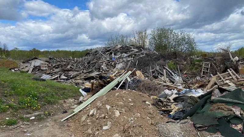 Незаконная свалка образовалась в поселке Большие Вяземы в Одинцовском округе