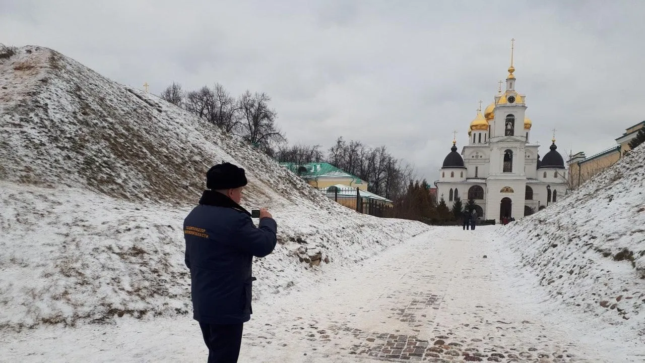 В Подмосковье проверили территорию вокруг храмов накануне Рождества