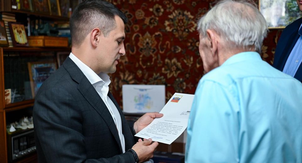 Глава Ленинского округа поздравил ветерана со 100-летним юбилеем