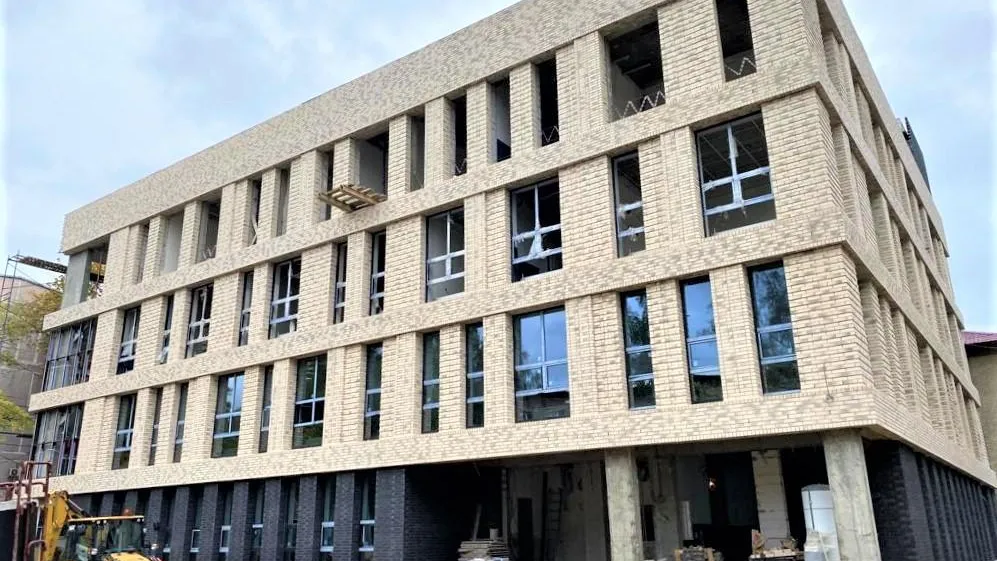 Поликлиника в Реутове готова на 70%