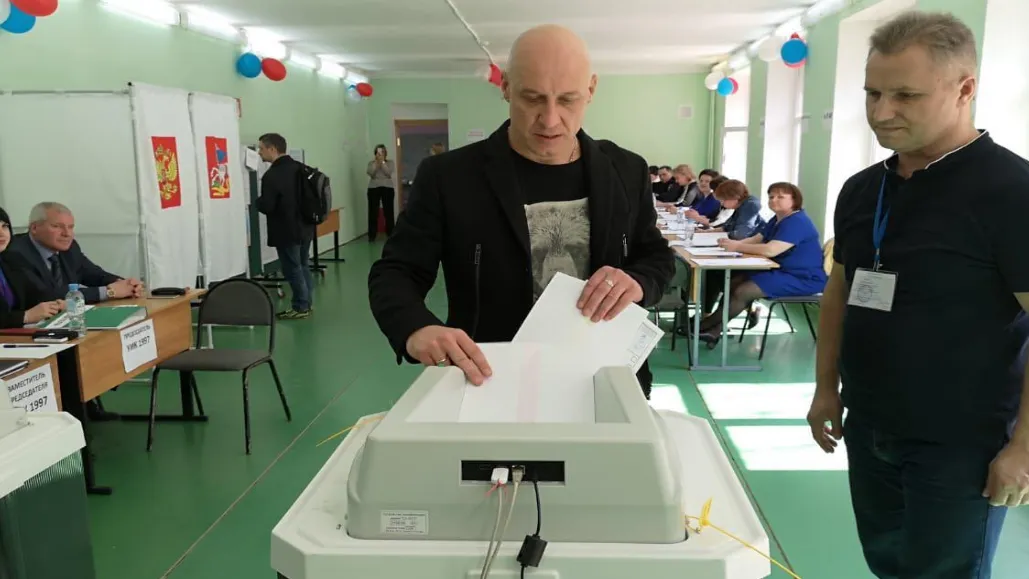 Певцы Юрий Антонов и Денис Майданов проголосовали на выборах в Одинцовском округе