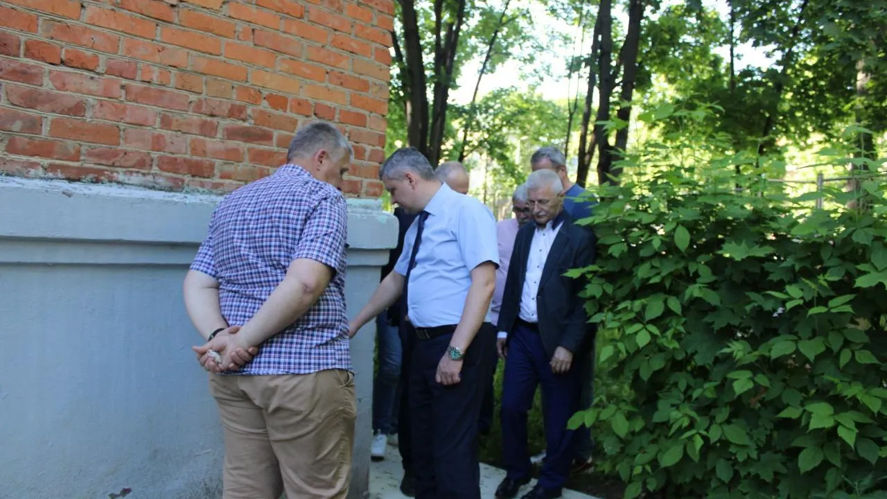 В Подольске выявили мокнущую стену во время проверки капремонта многоквартирного дома