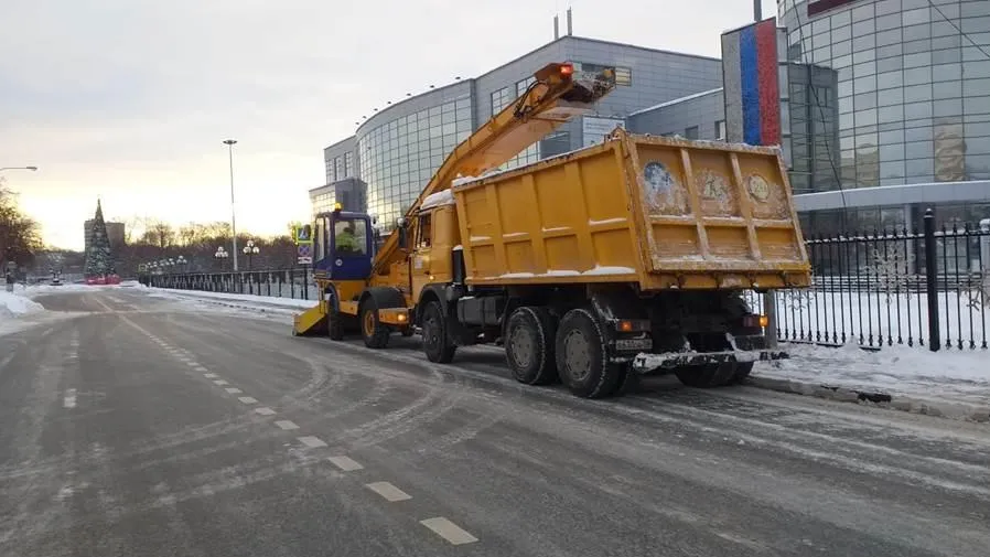 Порядка 550 куб м снега и мусора вывезли со дворов Люберец за прошедшую неделю