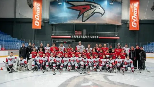 Хоккейный матч между командами Avangard kids и Hartley team прошел в Балашихе