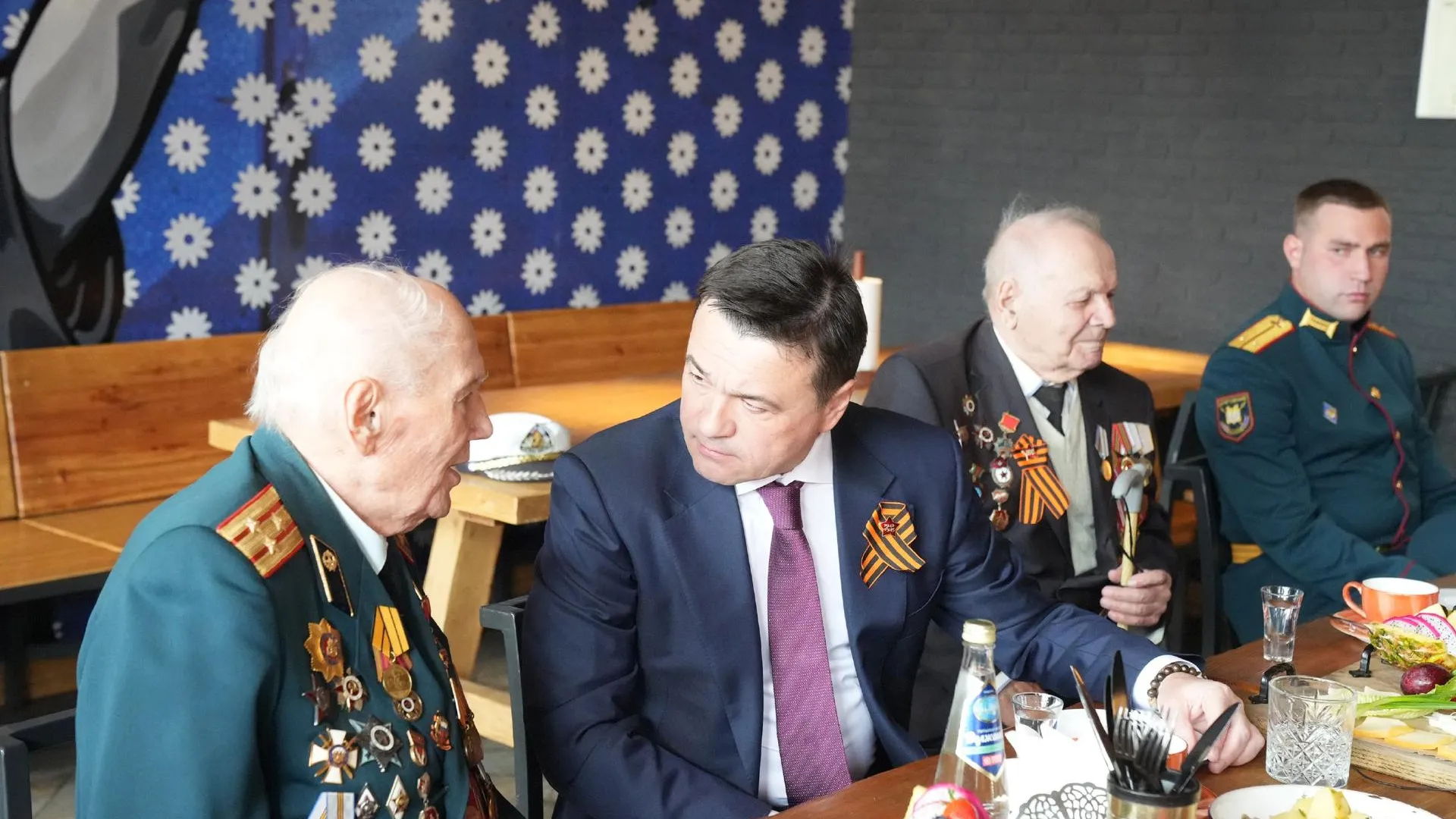 Андрей Воробьев пообщался с ветеранами Великой Отечественной войны