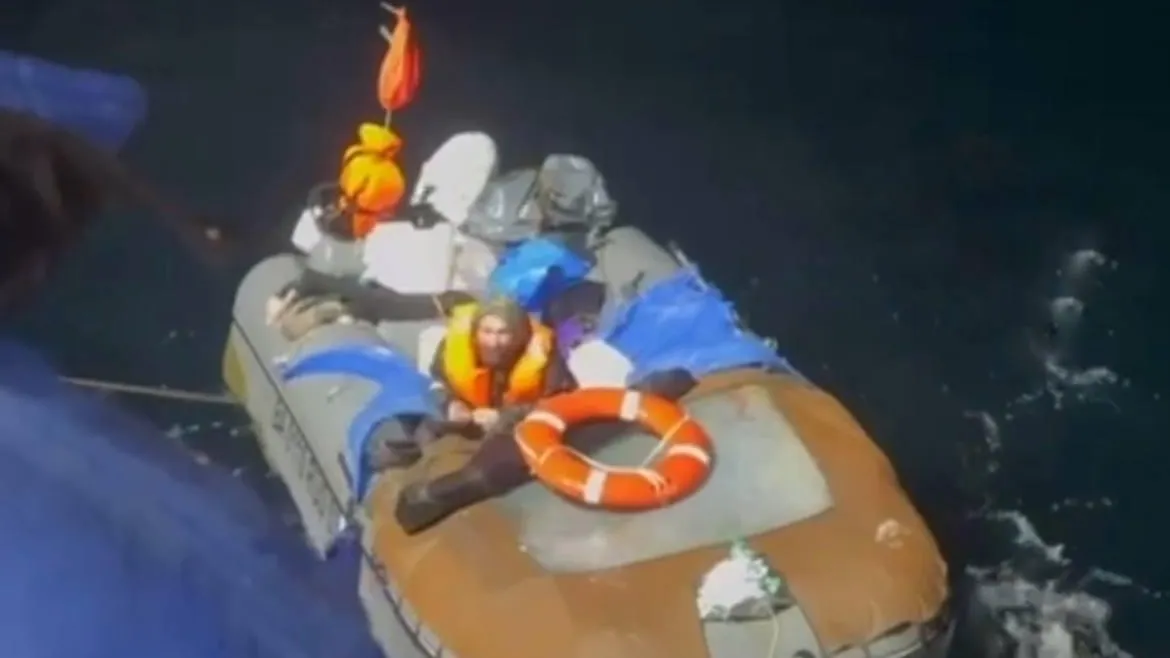 Дрейфовавшего два месяца в море мужчину поместили в противошоковую палату