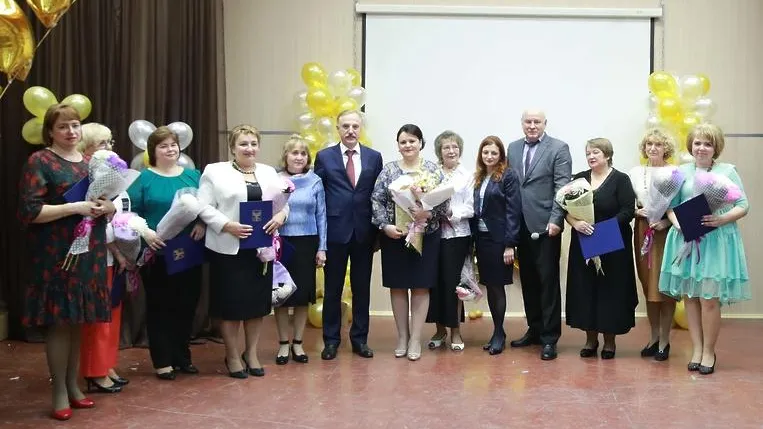 Глава Люберец поздравил коллектив школы №19 с 55‑летием учреждения