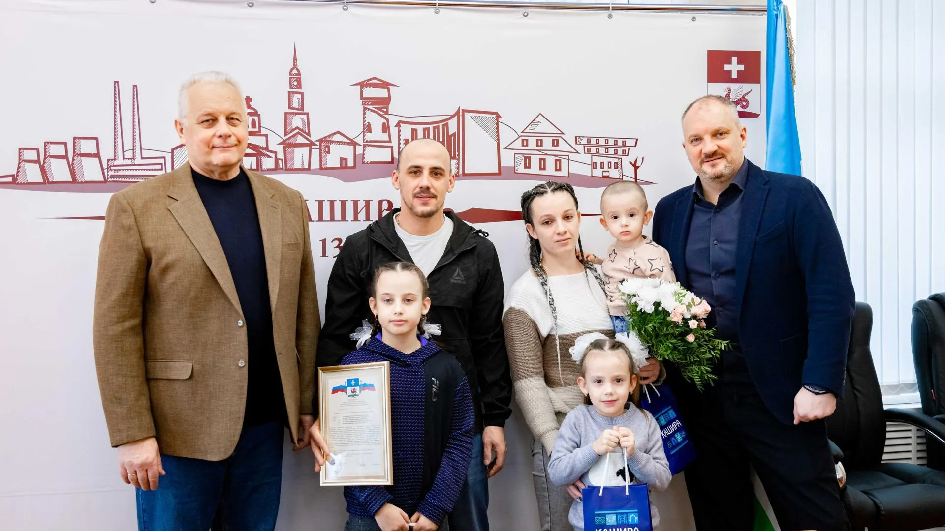 Молодой семье из Каширы вручили свидетельство на получение жилищной субсидии