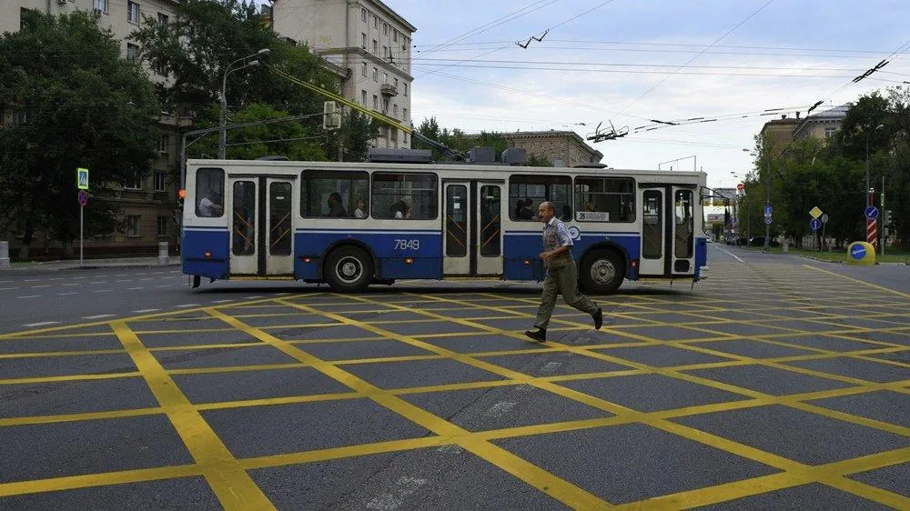 Вафельную разметку нанесли на Смирновской улице Люберец