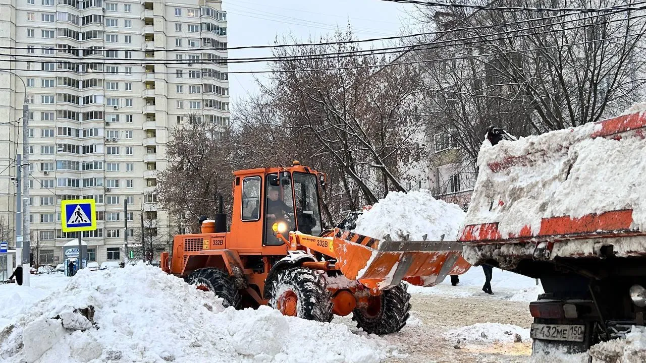 Коммунальщики Подольска за минувшие сутки обработали 212 км дорожно‑уличной сети
