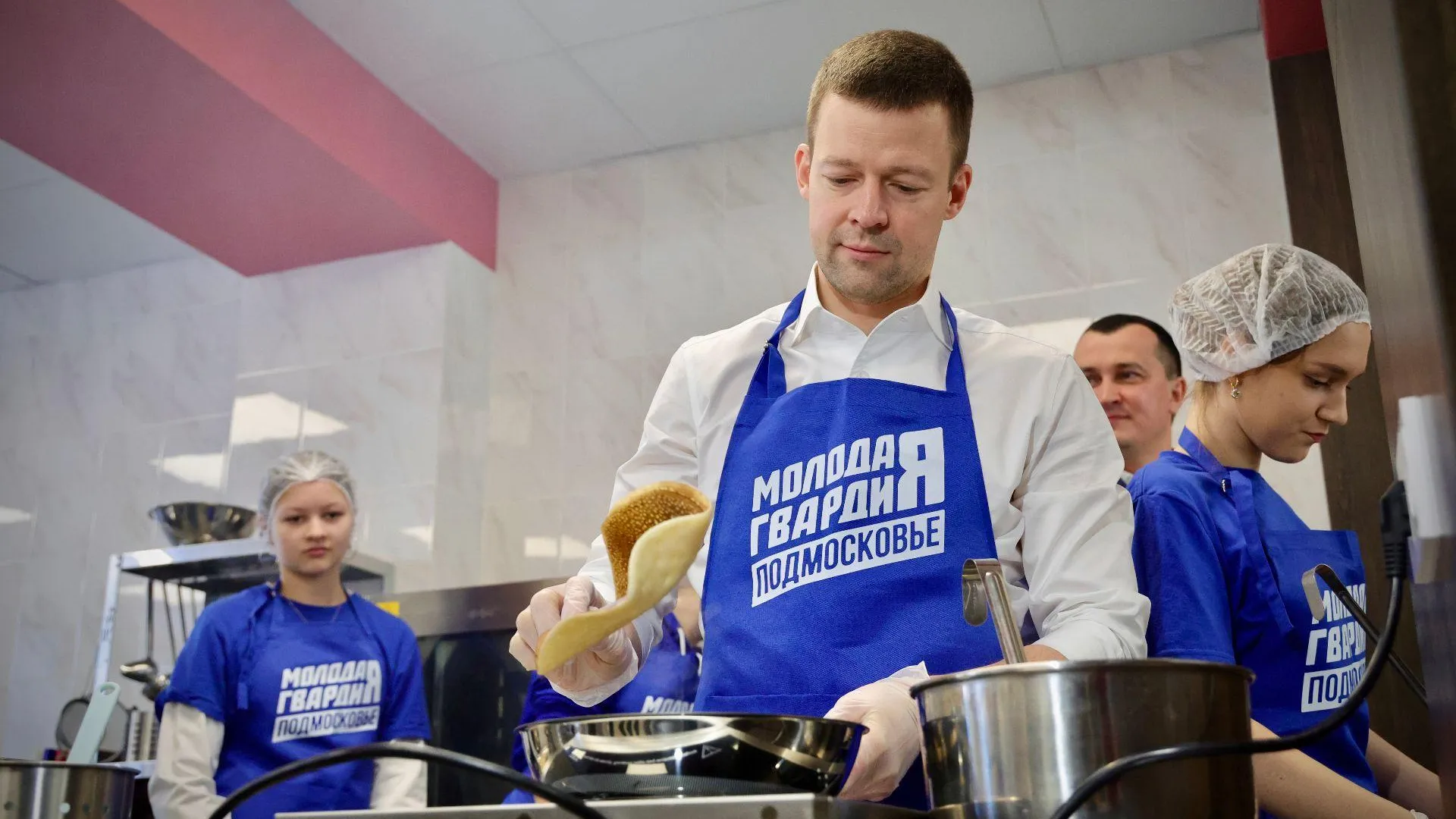 В Балашихе испекли 10 тысяч блинов для семей участников СВО