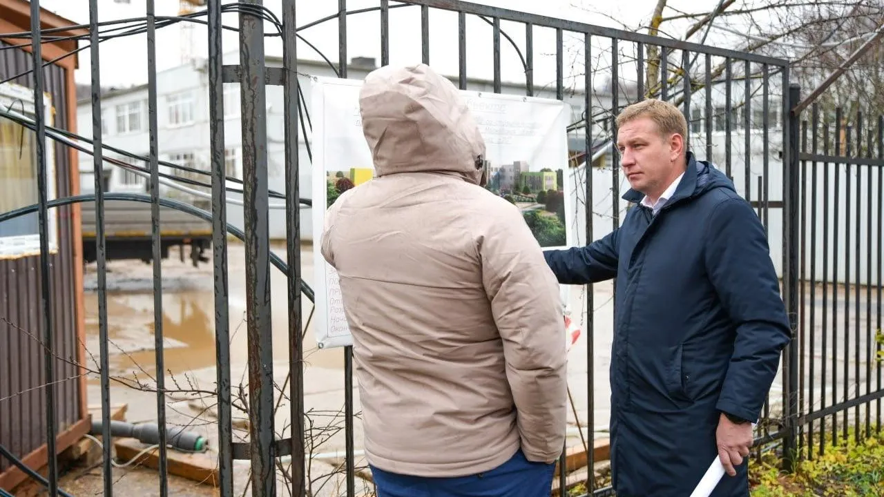 В Дмитрове продолжаются работы по возведению пристройки к Внуковской школе