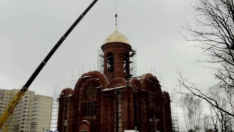 Купол установили на строящийся храм Росгвардии в Балашихе