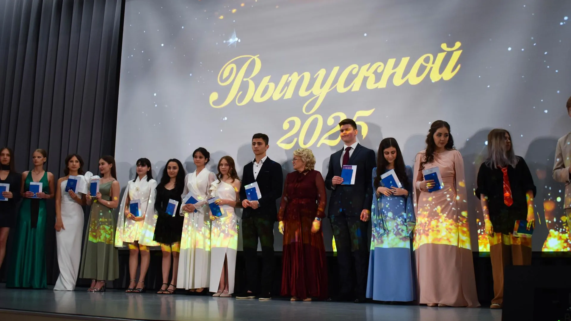 В Бутовской школе № 1 Ленинского округа выпустились четыре медалиста