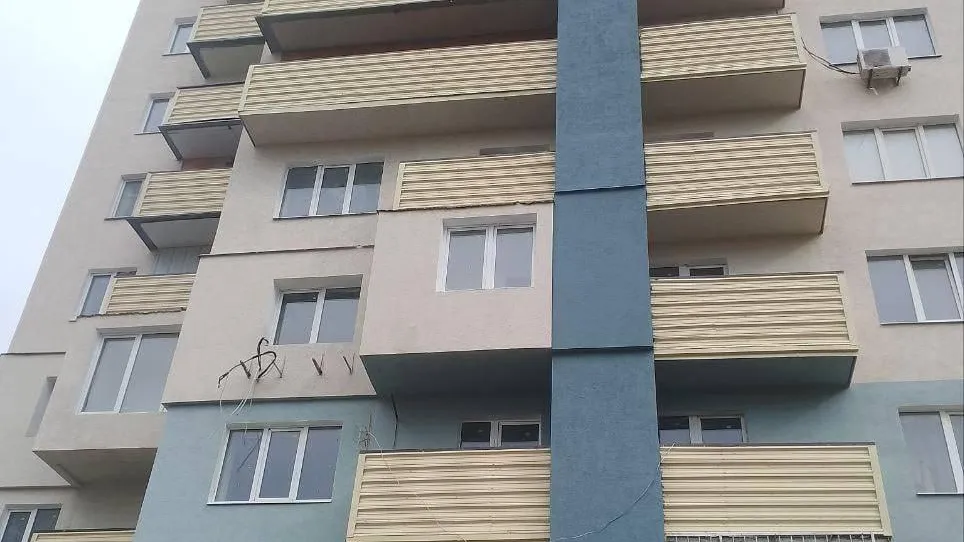 Подмосковные специалисты восстановили дом на проспекте Жукова в Мариуполе