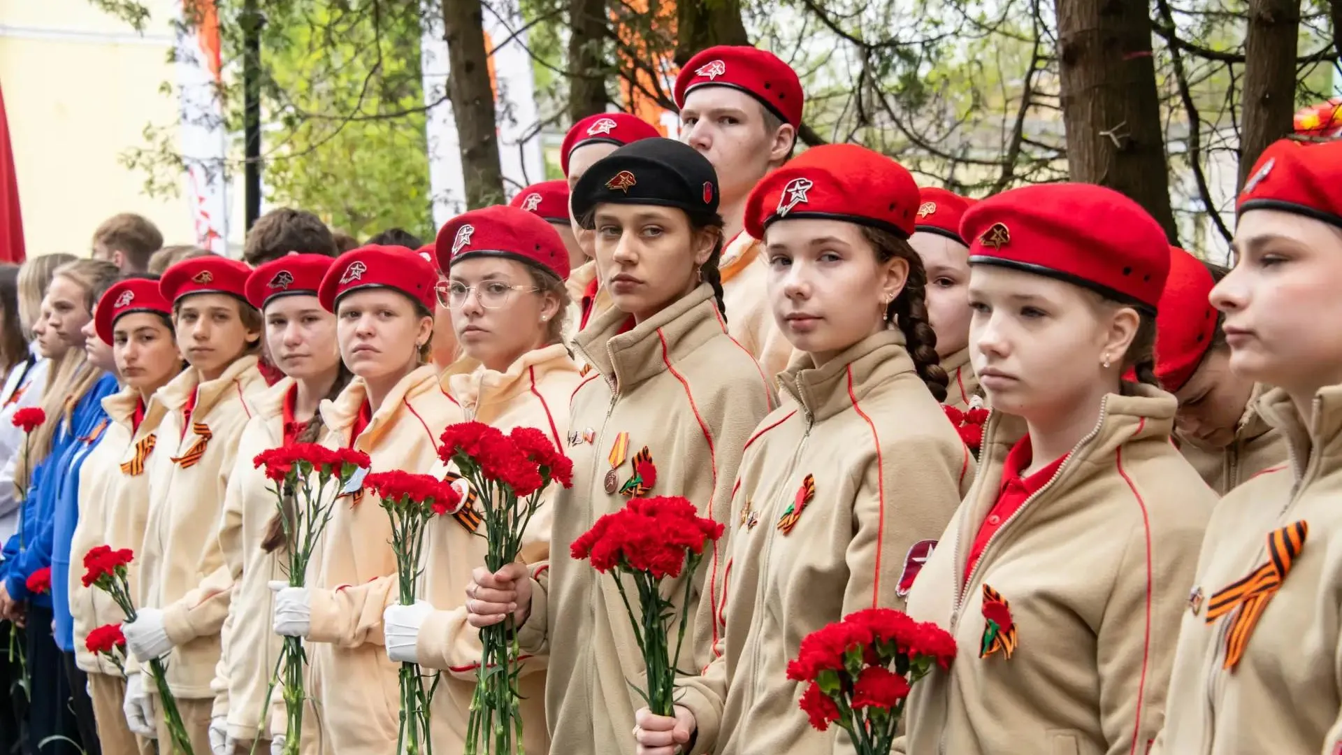 В Дедовске вновь зажгли Вечный огонь
