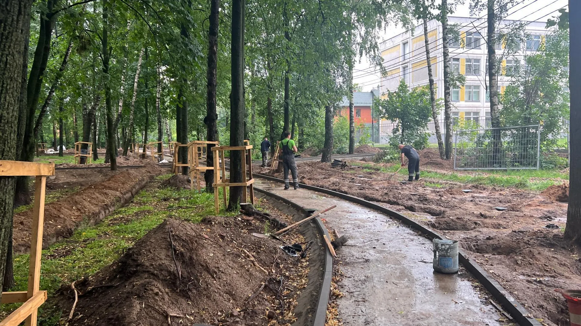 В сквере имени Лизы Чайкиной в Королеве приступили к устройству системы видеонаблюдения