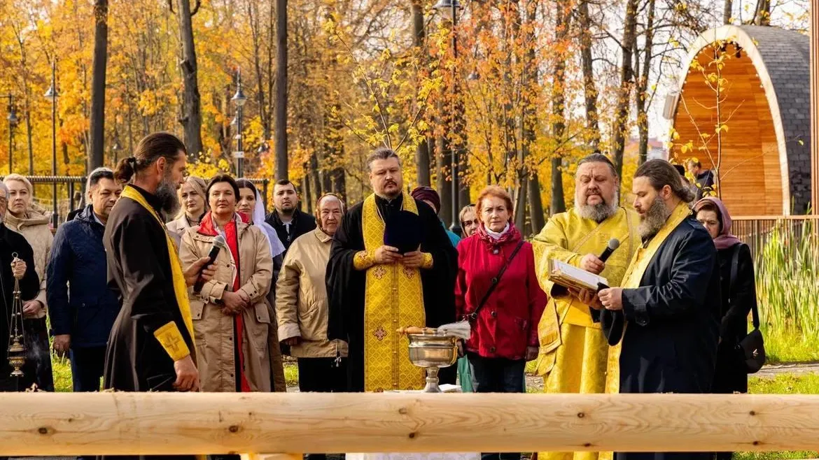 В Лобне освятили место под строительство купели