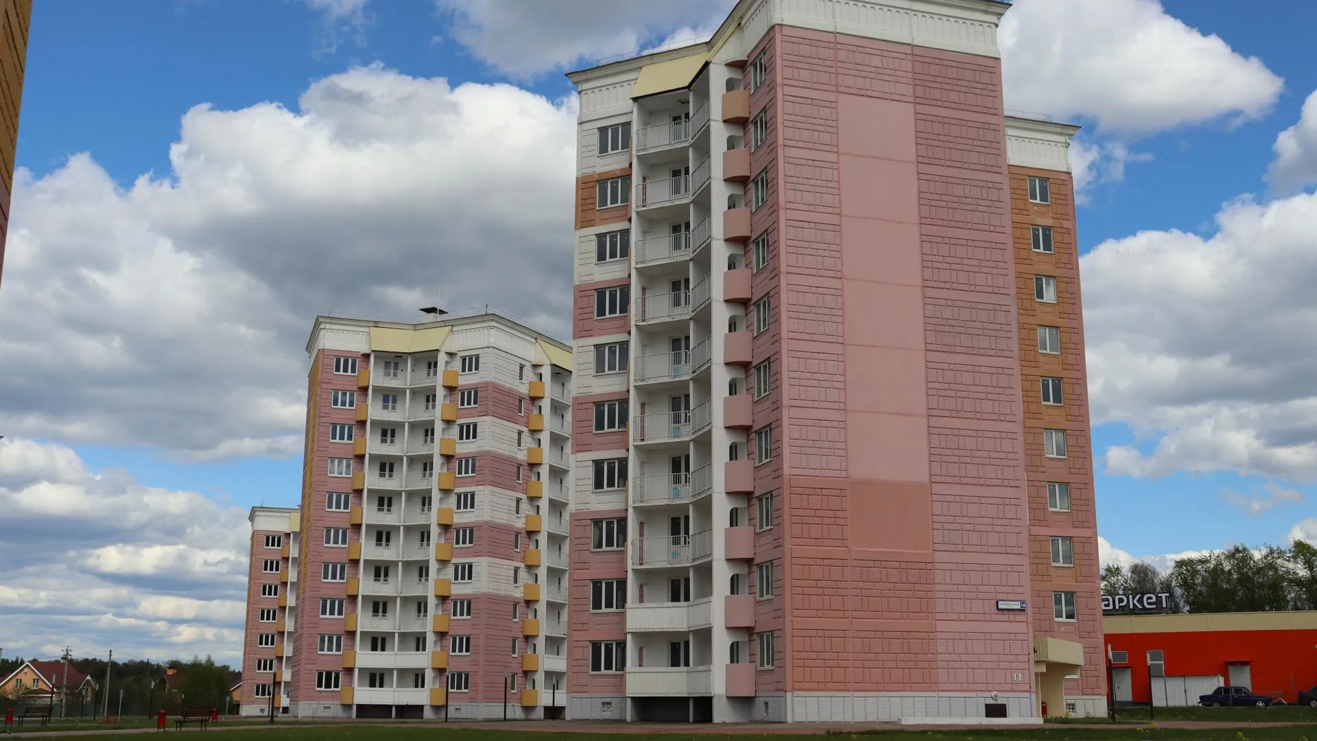 Более 14 тыс жителей Подмосковья переехали из аварийных домов с 2019 года