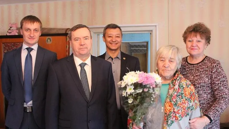Двум труженицам тыла в Подольске вручили подарки к 90‑летнему юбилею