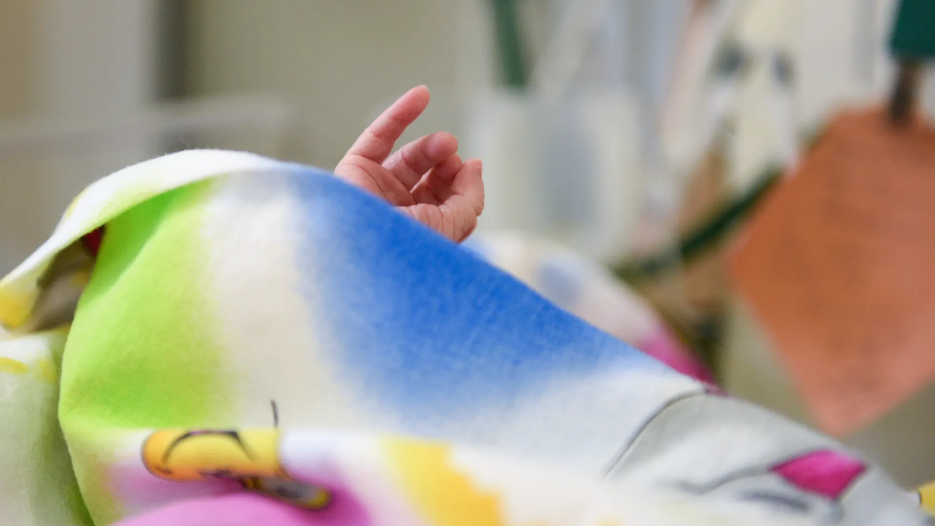 Плесень, грязный воздух и нестерильные пеленки: что в роддоме опасно для малышей