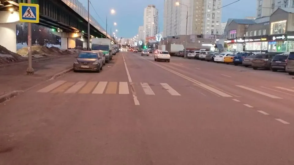 На бульваре Адмирала Ушакова машина сбила двух несовершеннолетних девочек