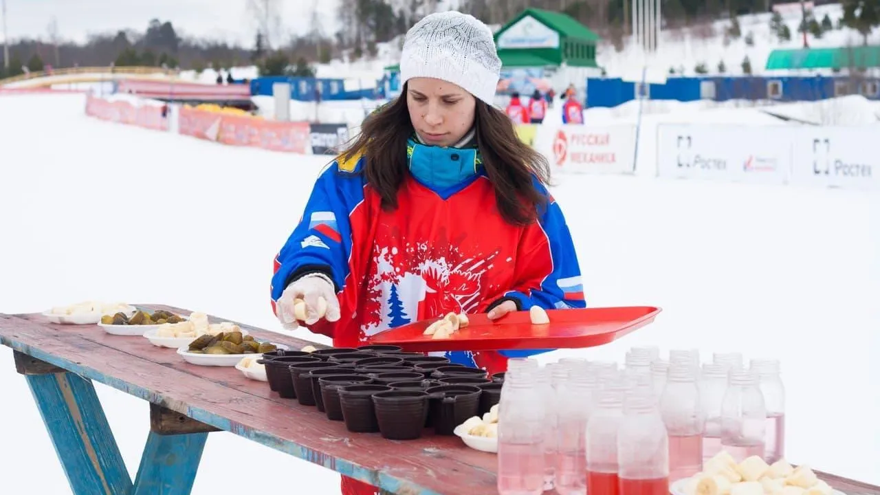 Пластиковые бутылки с лыжного марафона превратят в новые футболки на КПО в Подмосковье