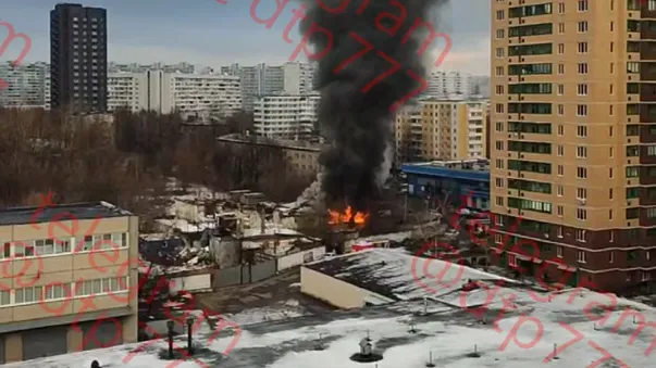 На улице Ягодной в Москве восстановили движение после пожара