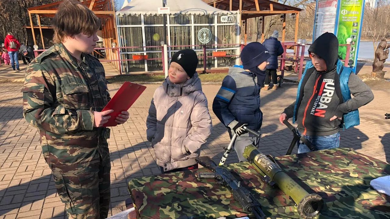 Тематические викторины провели на празднике в честь Дня защитника Отечества в Люберцах
