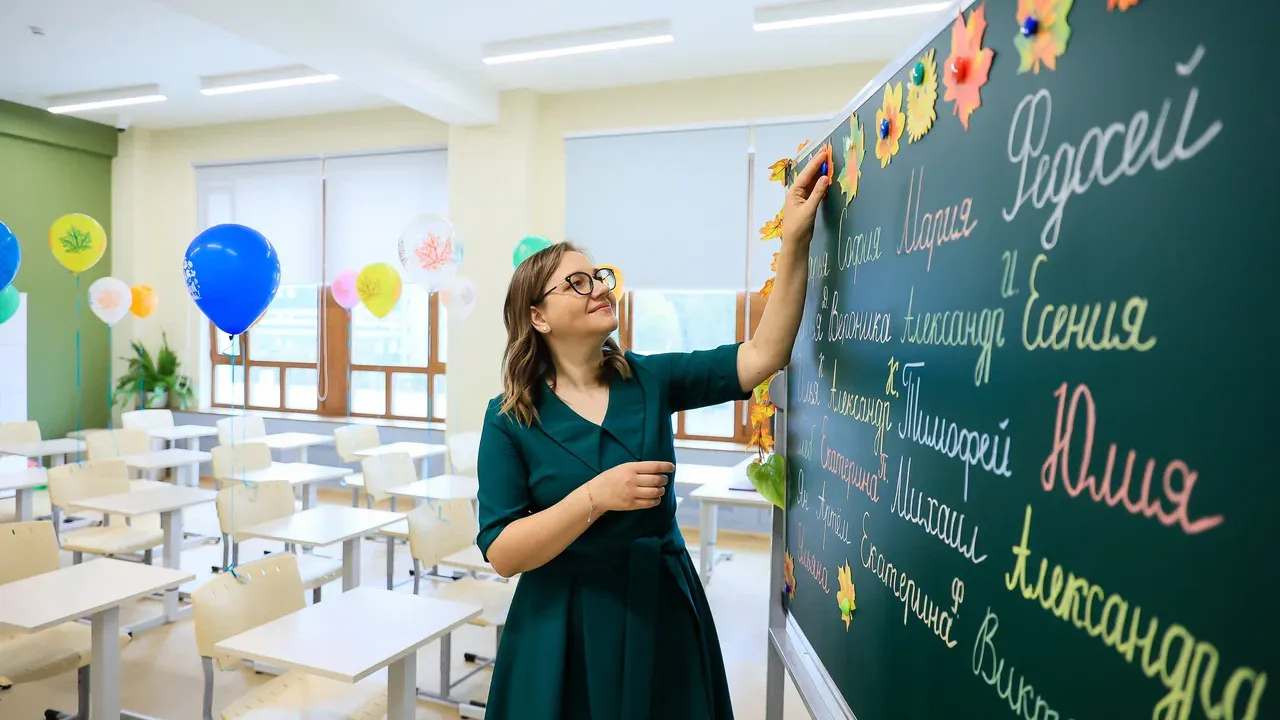 В Московской области начался прием заявок на участие в программе «Земский учитель»