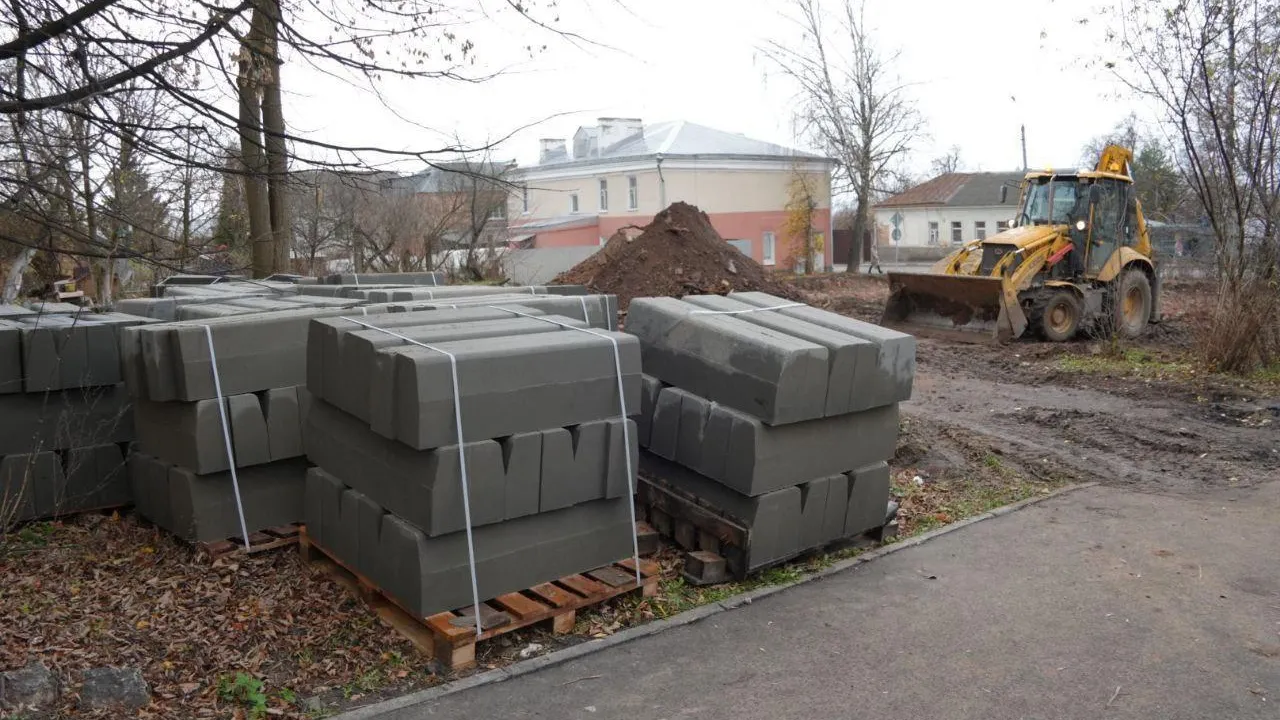 Парковку на 31 машино-место начали обустраивать в Серпухове