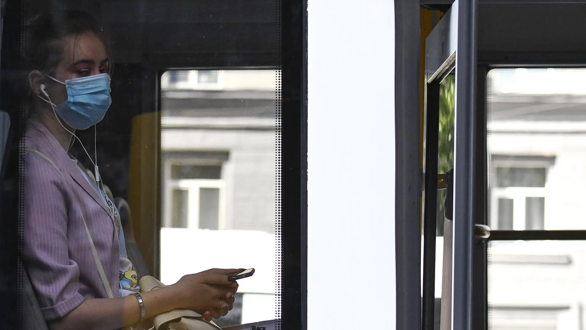 Активисты Подольска продолжают проводить рейды по соблюдению масочного режима в автобусах