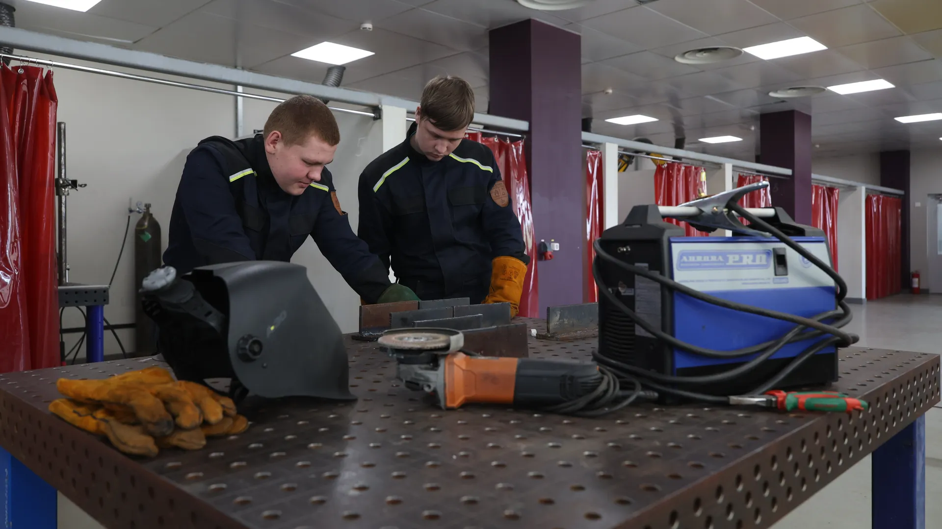 Подмосковные девятиклассники смогут освоить профессию в 15 техникумах