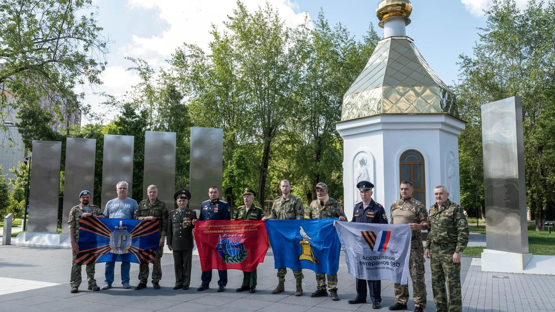 В Реутове 1 июня возложили цветы к мемориалу павшим героям