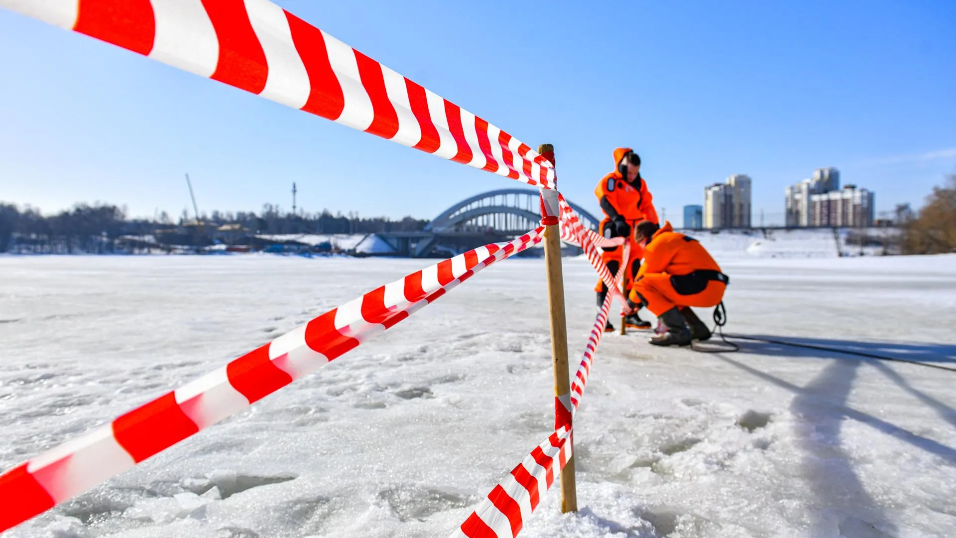 Спасатели провели рейд на канале имени Москвы в Химках