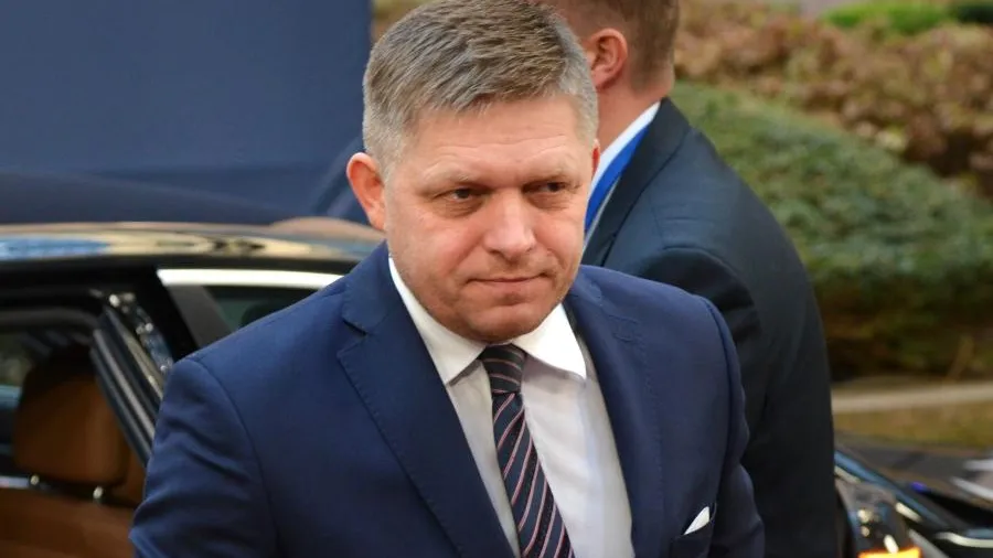 Фицо не посетит «междусобойчик» Зеленского на 9 Мая, а приедет в Москву