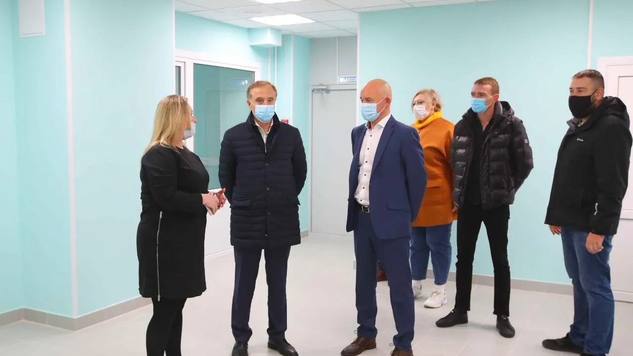 Владимир Ружицкий проверил ход ремонта патологоанатомического корпуса больницы Люберец