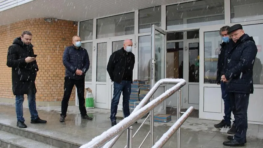 Напольную плитку могут обновить на входе в подстанцию скорой помощи в Подольске