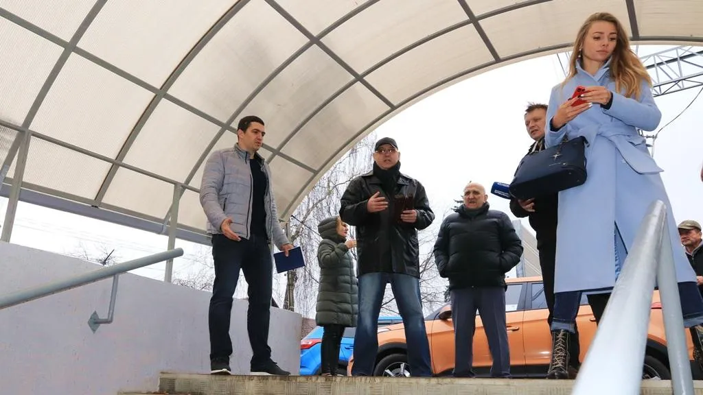 Пешеходные переходы у двух ж/д станций в Мытищах непригодны для маломобильных граждан