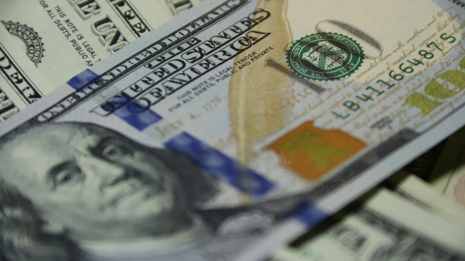 Доллар превысил 108 рублей на международном рынке Forex