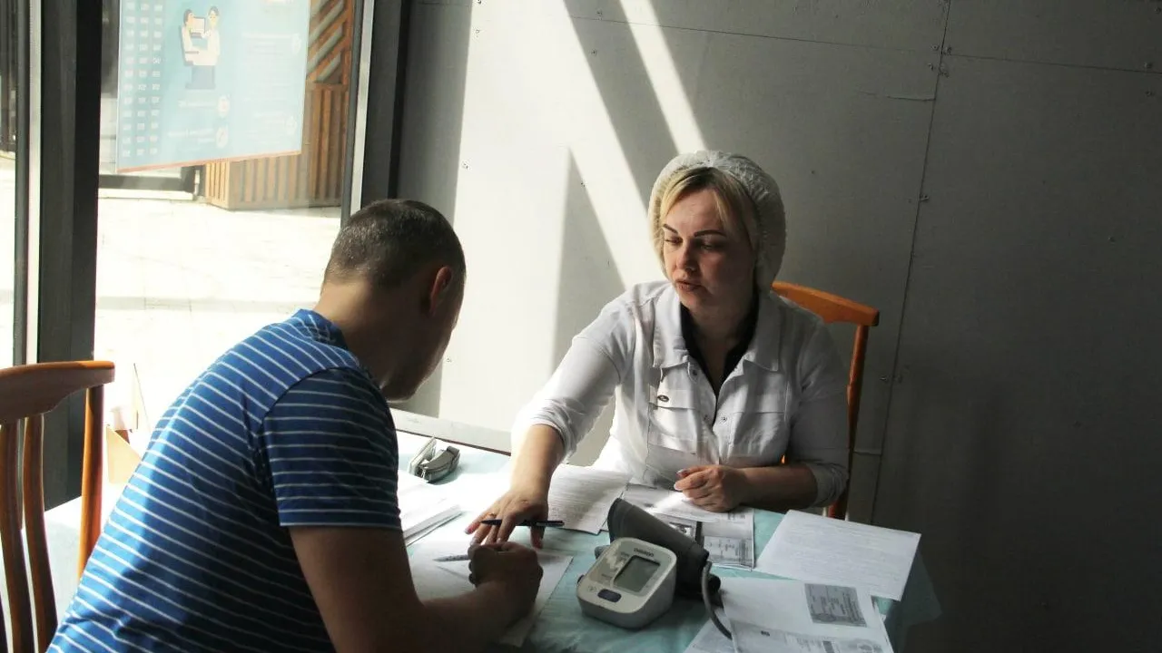Жителей Подмосковья приглашают проверить свое здоровье в 24 парках на выходных