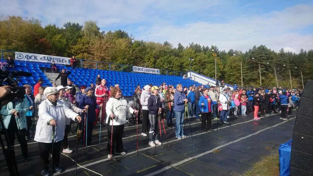 Более 500 человек поучаствовали в фестивале по скандинавской ходьбе в Подольске