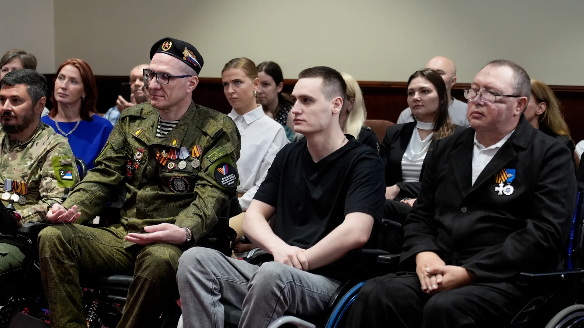 В Подмосковье 20 участников СВО обучились вождению с ручным управлением