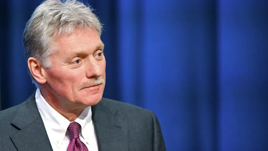 Песков: Кремль не будет подавать в суд из-за масок с изображением Путина