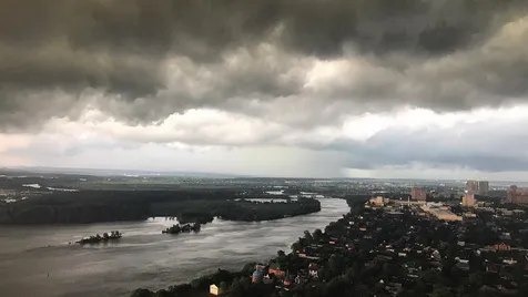 К западу Подмосковья подошел атмосферный фронт с ливнями