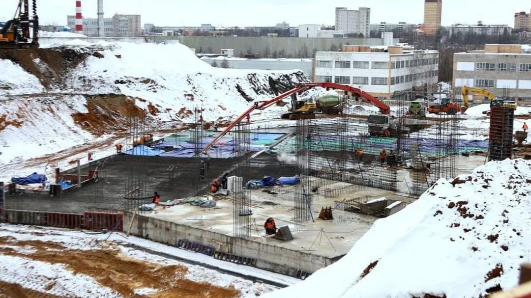 Областную детскую больницу в Красногорске строят в 3 смены