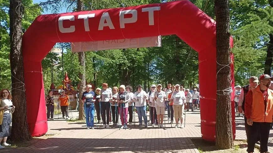 180 человек поучаствовали в марафоне скандинавской ходьбы в парке Подольска