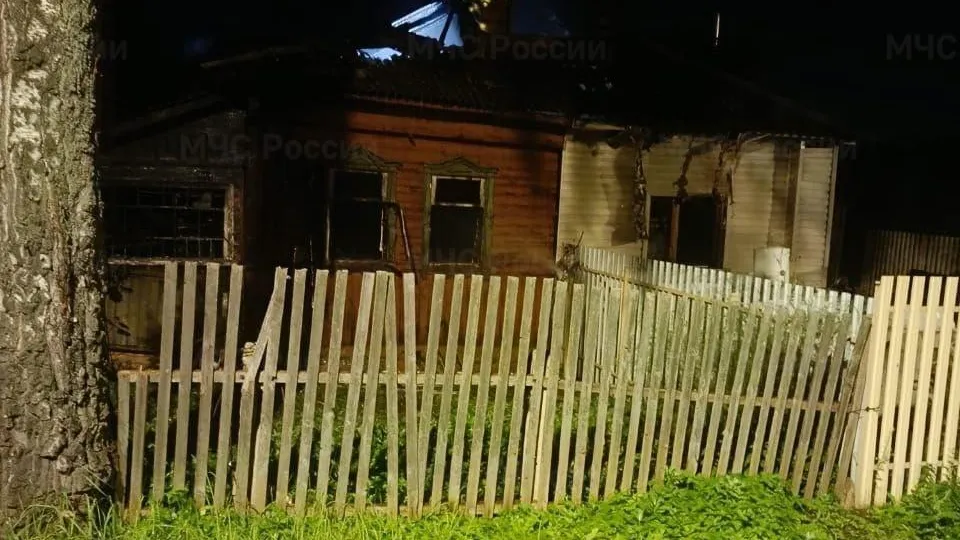 Люди пострадали при пожаре в доме в Дмитровском округе