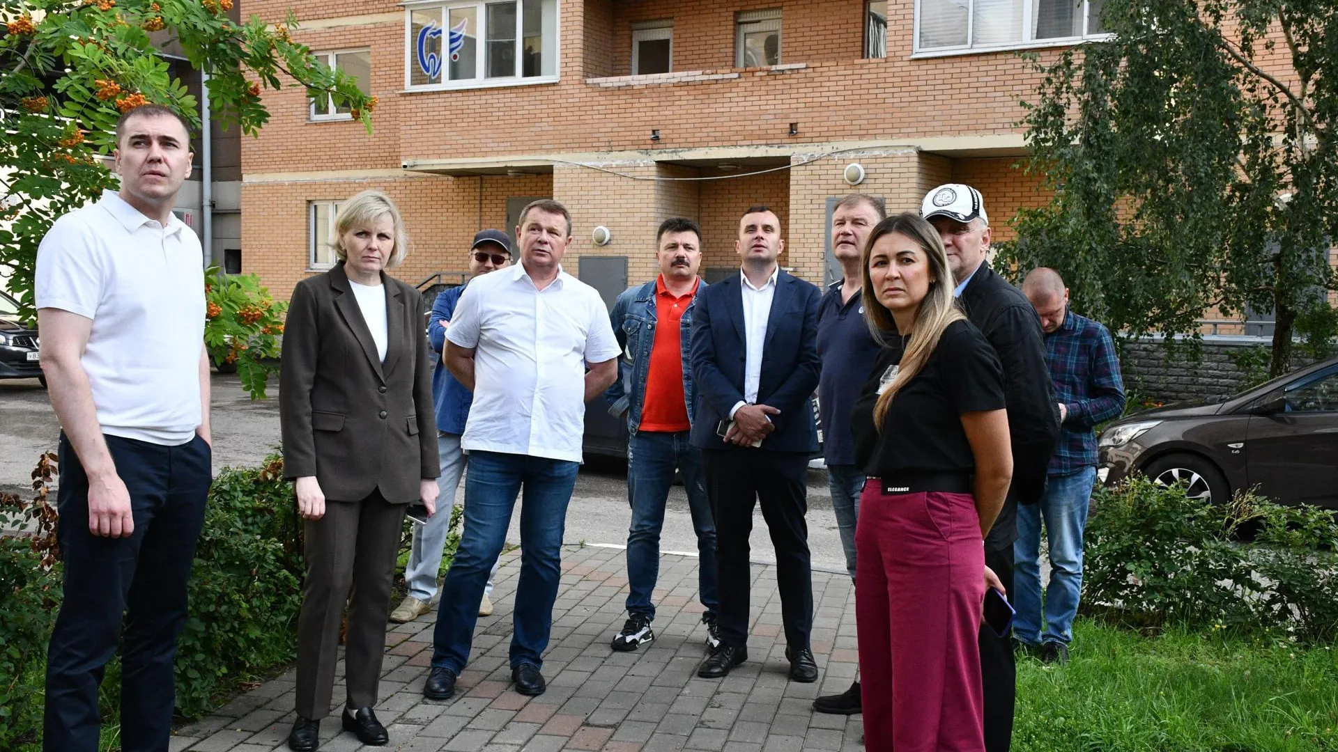 Замглавы Жуковского обсудил с жителями перенос детской площадки на ул Солнечной