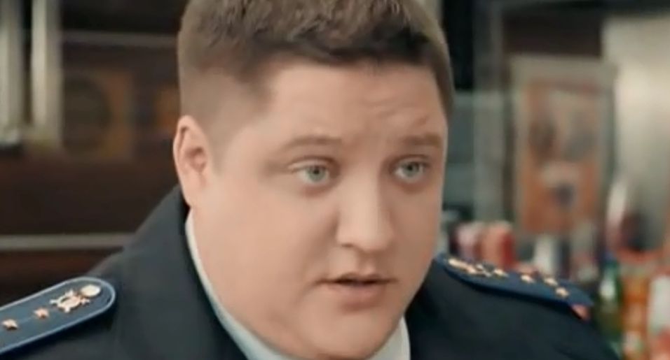 Актер Роман Попов признался, что из-за онкологии появились осложнения на зрение